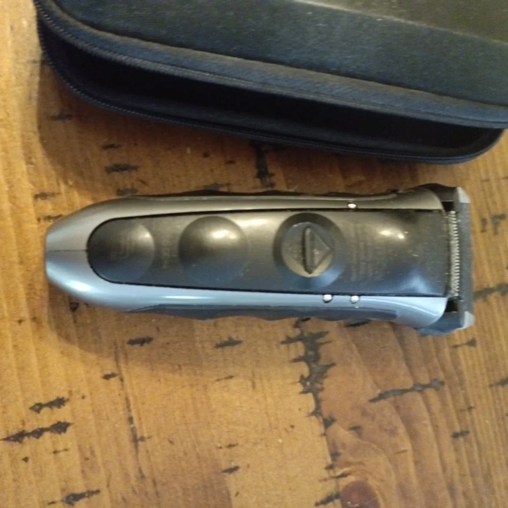 Braun Series 5 565cc-4 Electric Shaver with Travel Case UNTESTED b3
